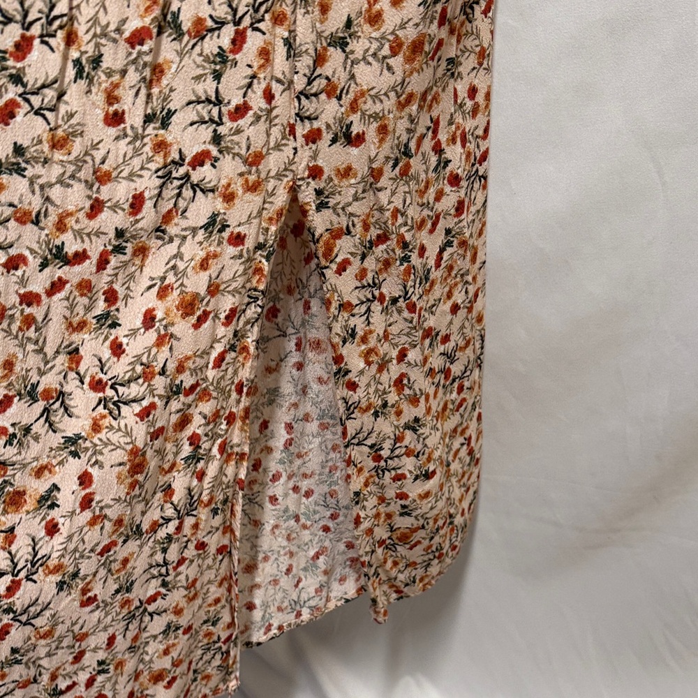 Elegant Floral Midi Dress with Puff Sleeves - Picture 10 of 12